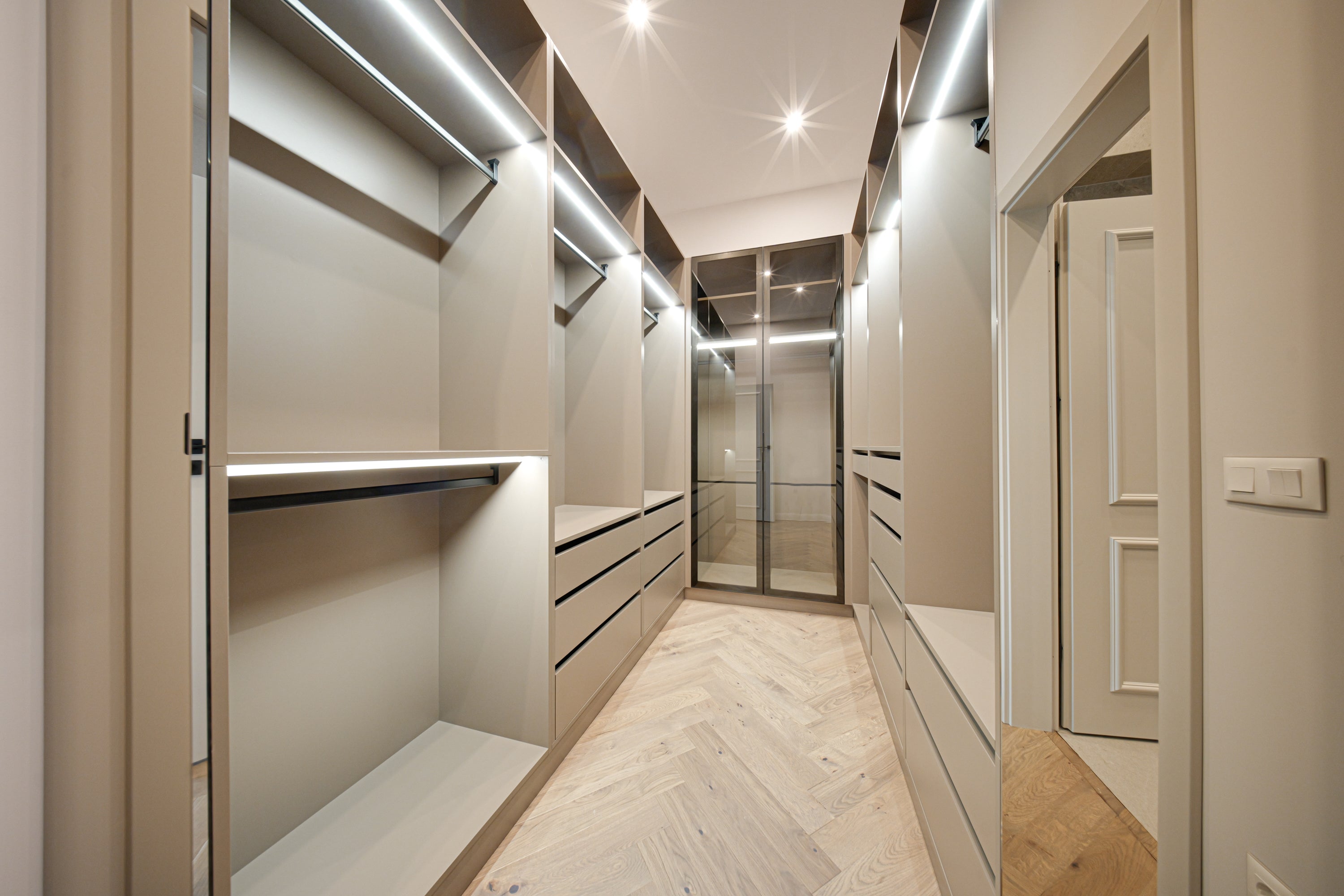 Драгалевци Гардероб