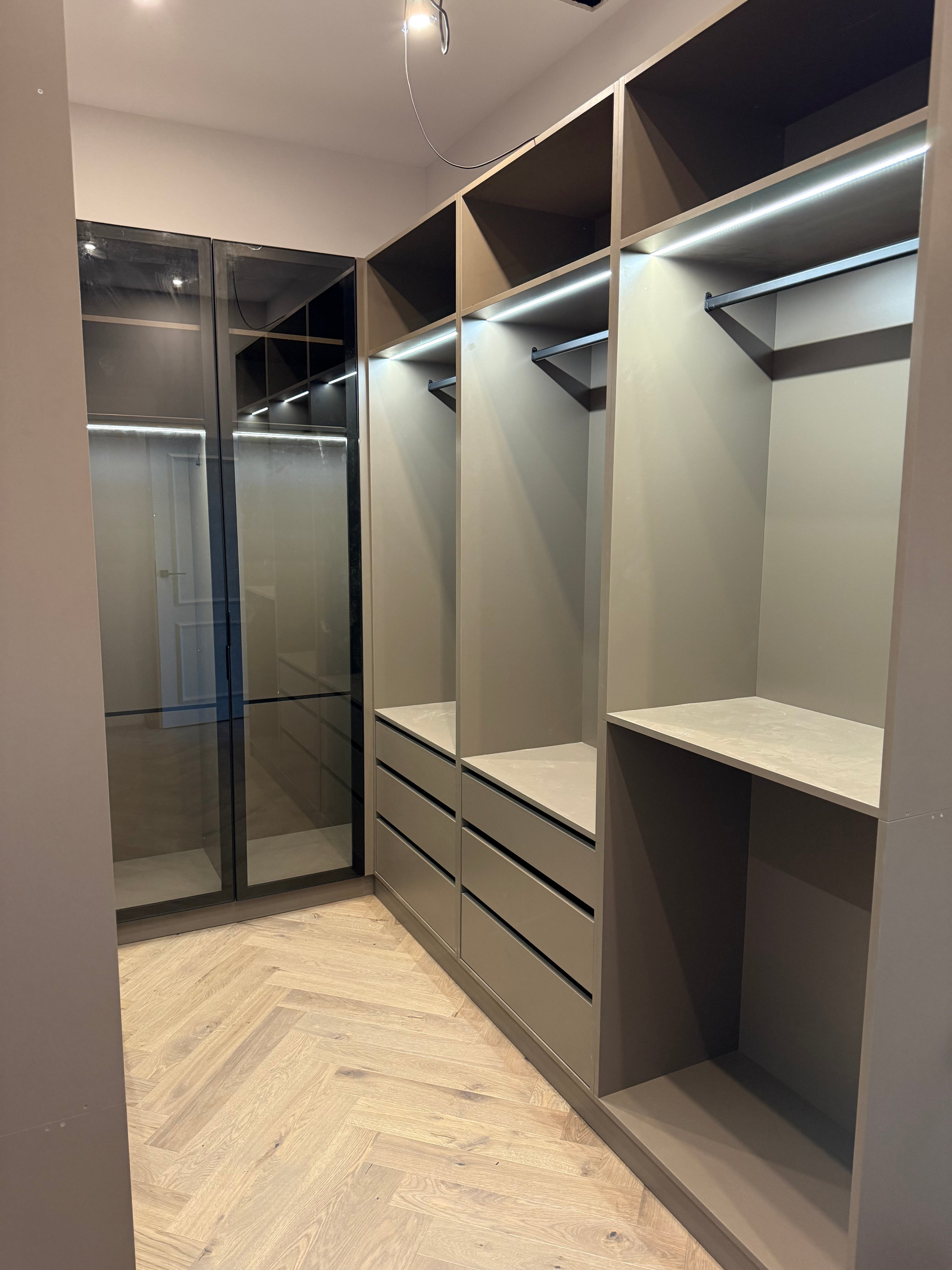 Драгалевци Гардероб