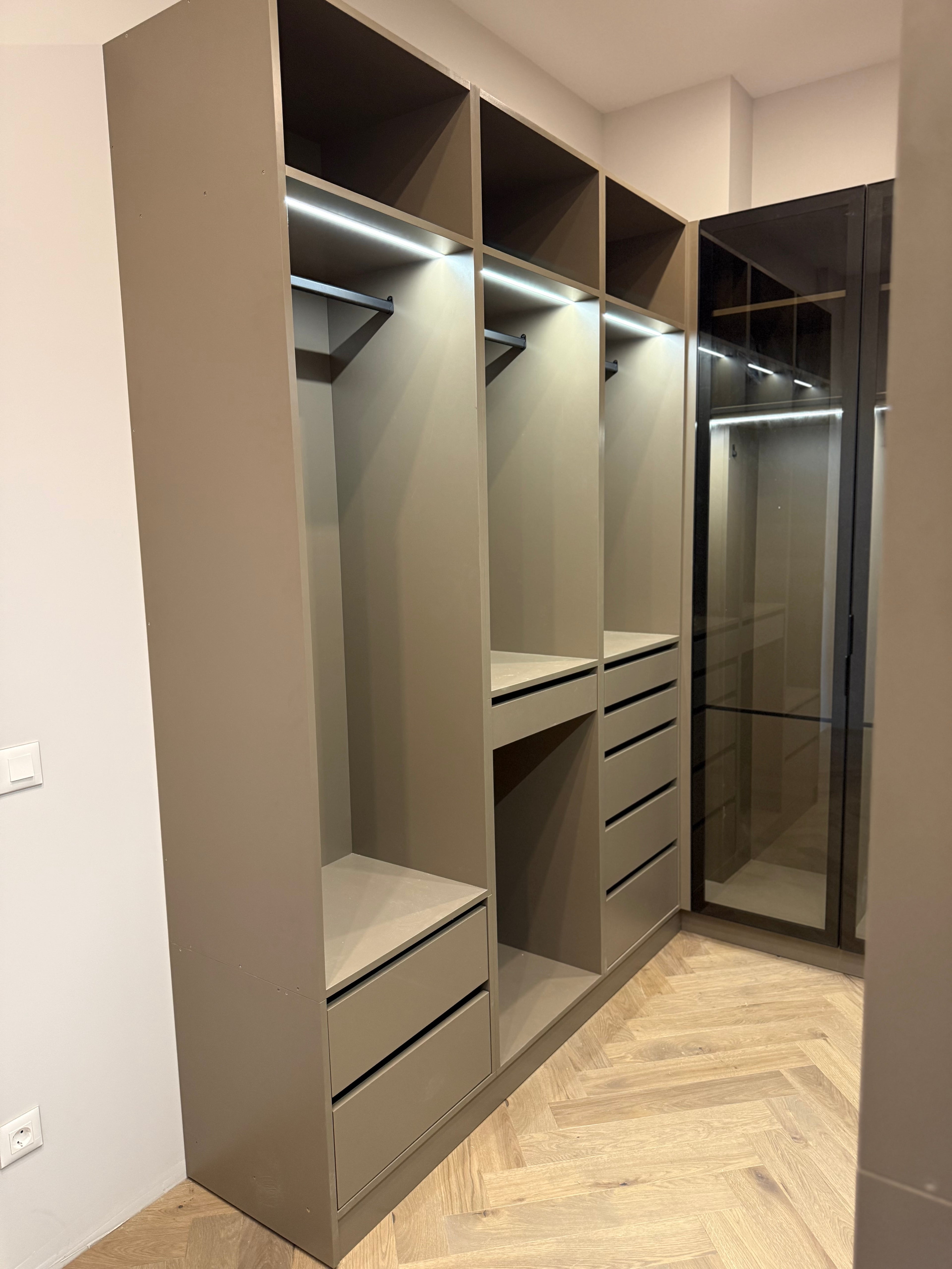 Драгалевци Гардероб